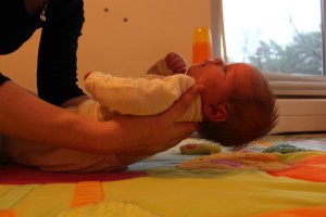 Naujagimio sodinimo pratimas